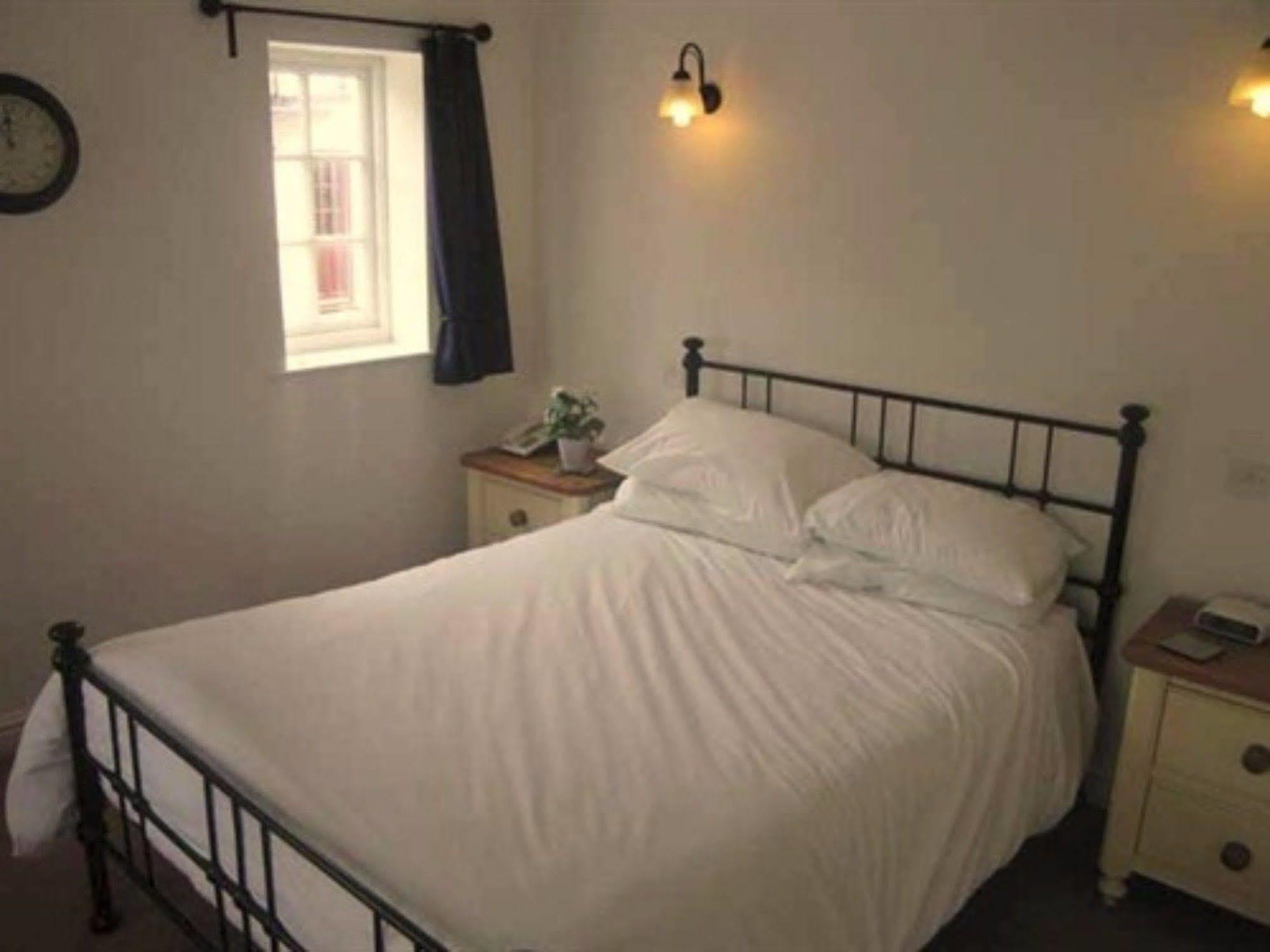The White Hart Hotell Sherington Exteriör bild